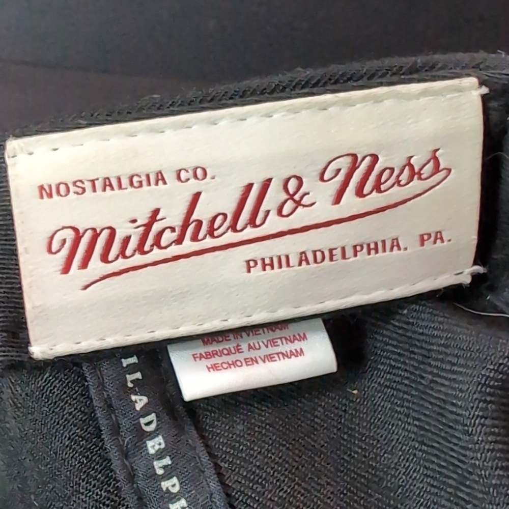 Mitchel & Ness Hardwood Classics Rockets Men's Flat Bill Black/Red Snapback Hat. - Picture 9 of 11
